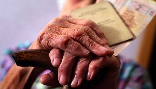 Как украинцам будут повышать пенсии: появился официальный ответ