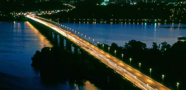 В столице перекроют мост Патона