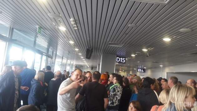 В аэропорту "Борисполь" не могут улететь в Египет 200 пассажиров. Фото