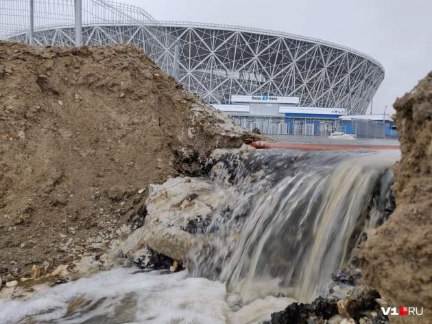 В России легкий дождь '''размыл'' стадион ЧМ-2018 за 16 млрд