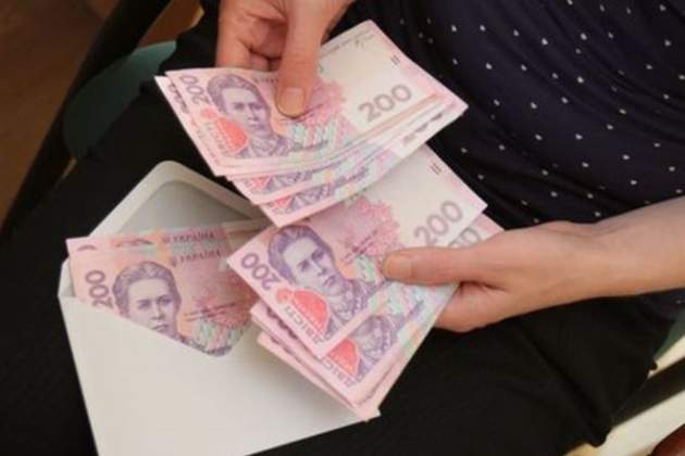 В Украине выросла средняя зарплата и сократилась реальная