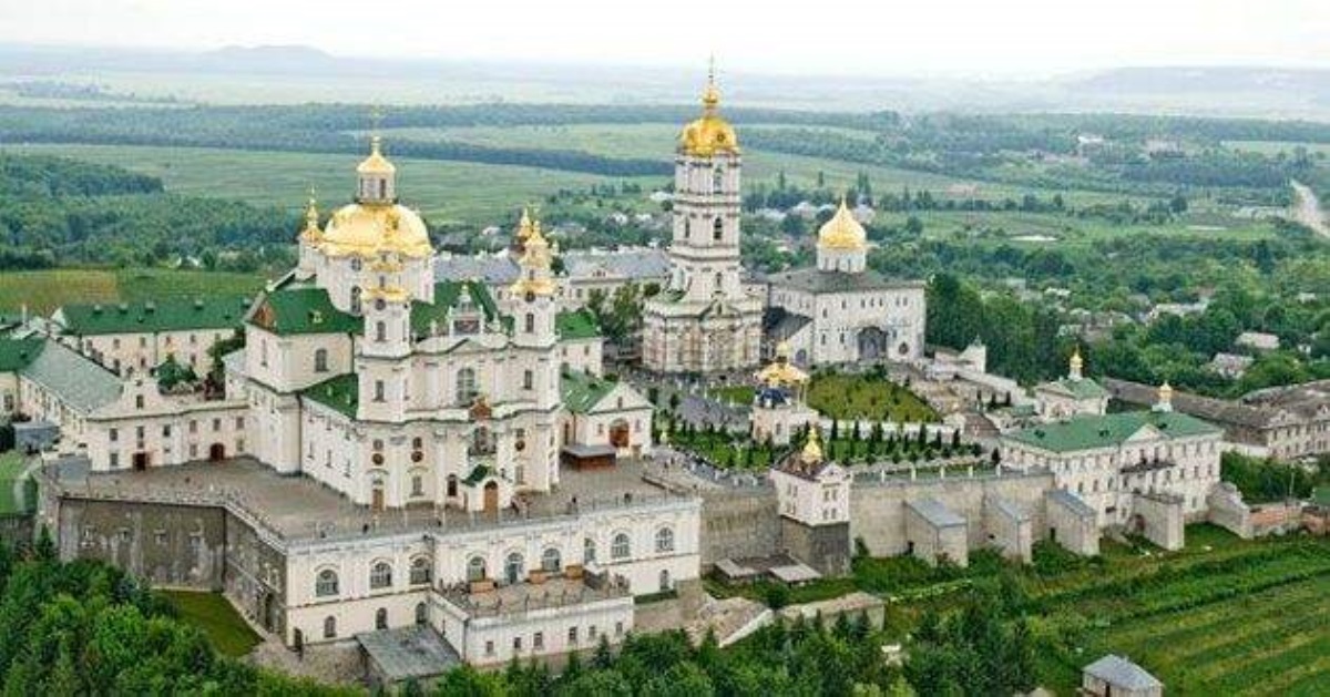 Государство на десятки лет "потеряло" здания Почаевской лавры: журналисты раскрыли детали