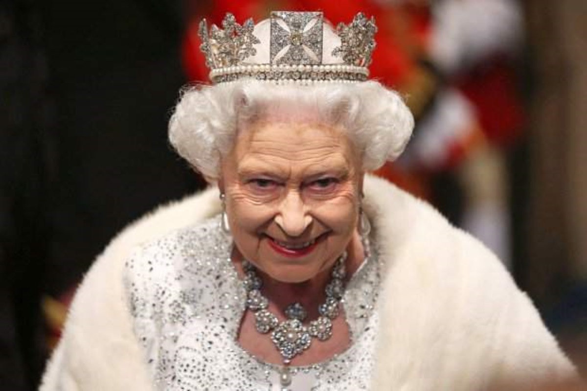 Елизавета II отрекается от престола