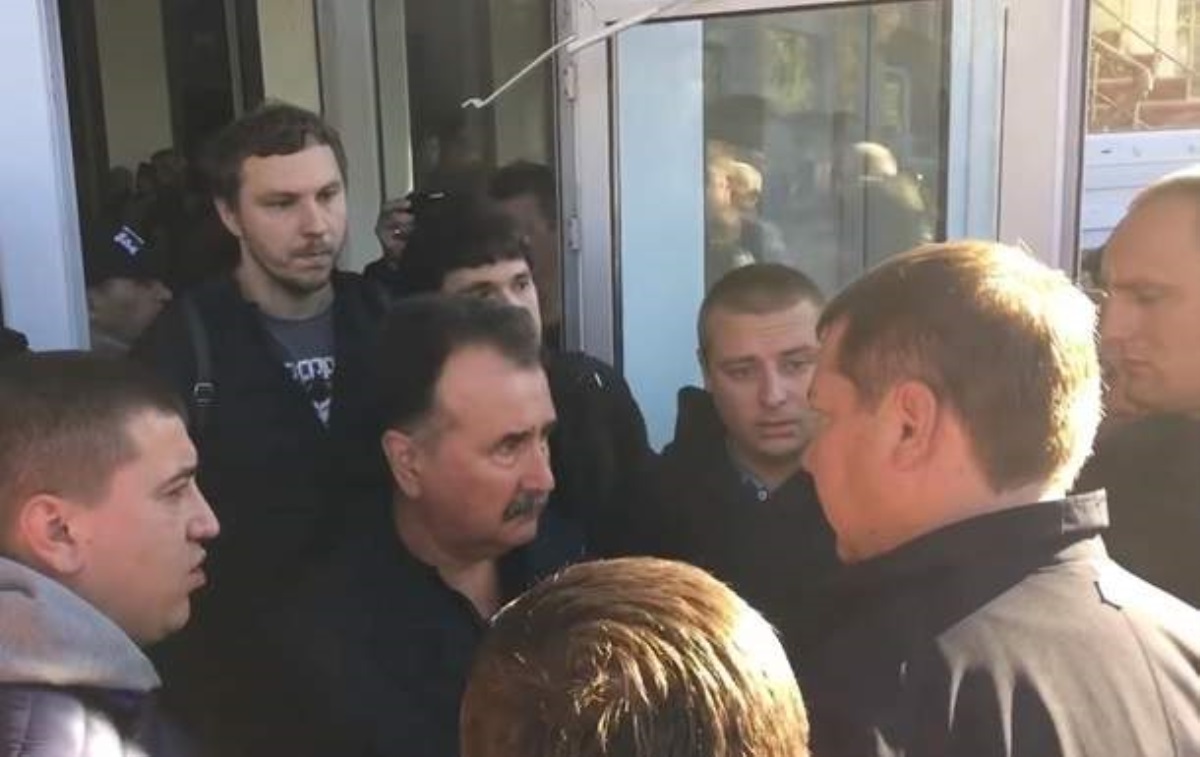 В Херсоне главу ОГА не пустили на церемонию прощания с Гандзюк. Видео