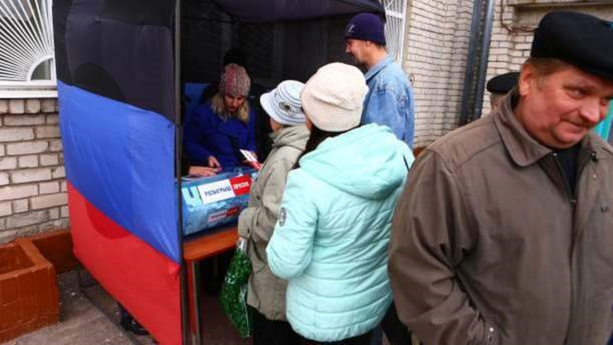 Увольнение за неявку: как боевики заманивали людей на "выборы" в Донбассе