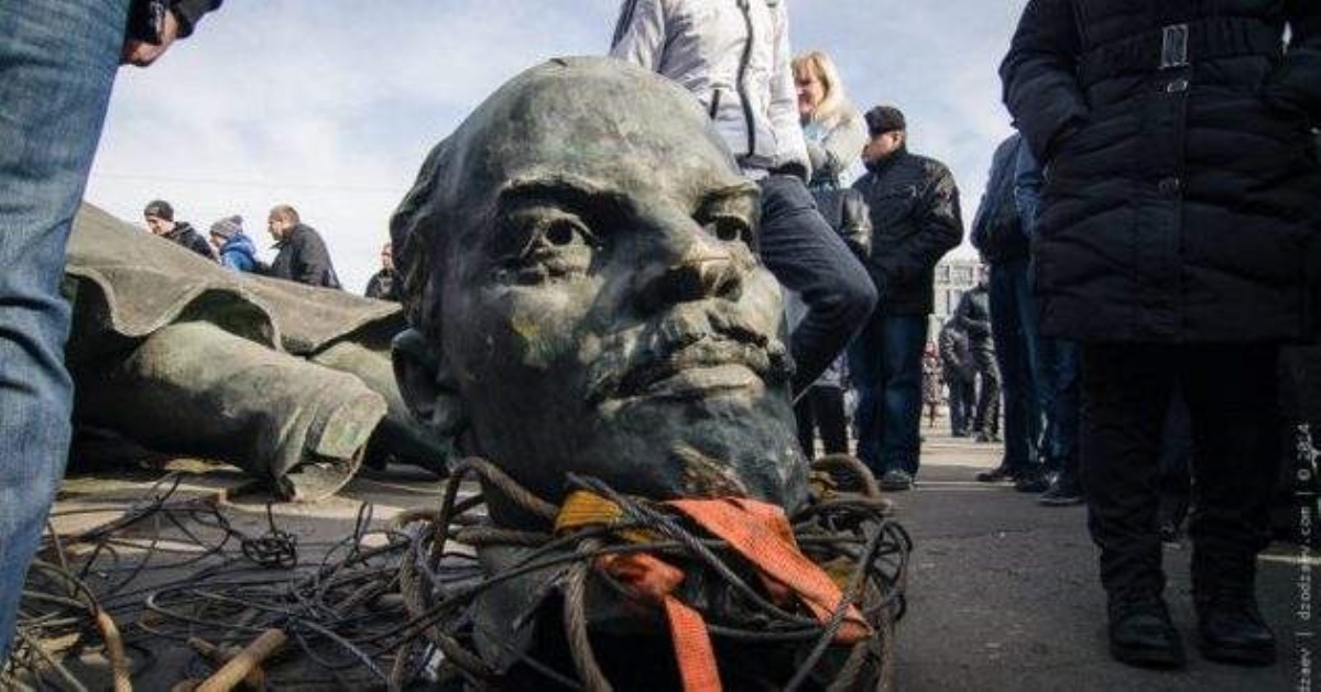 Вместо Ленина на Донбассе появился «горький» персонаж