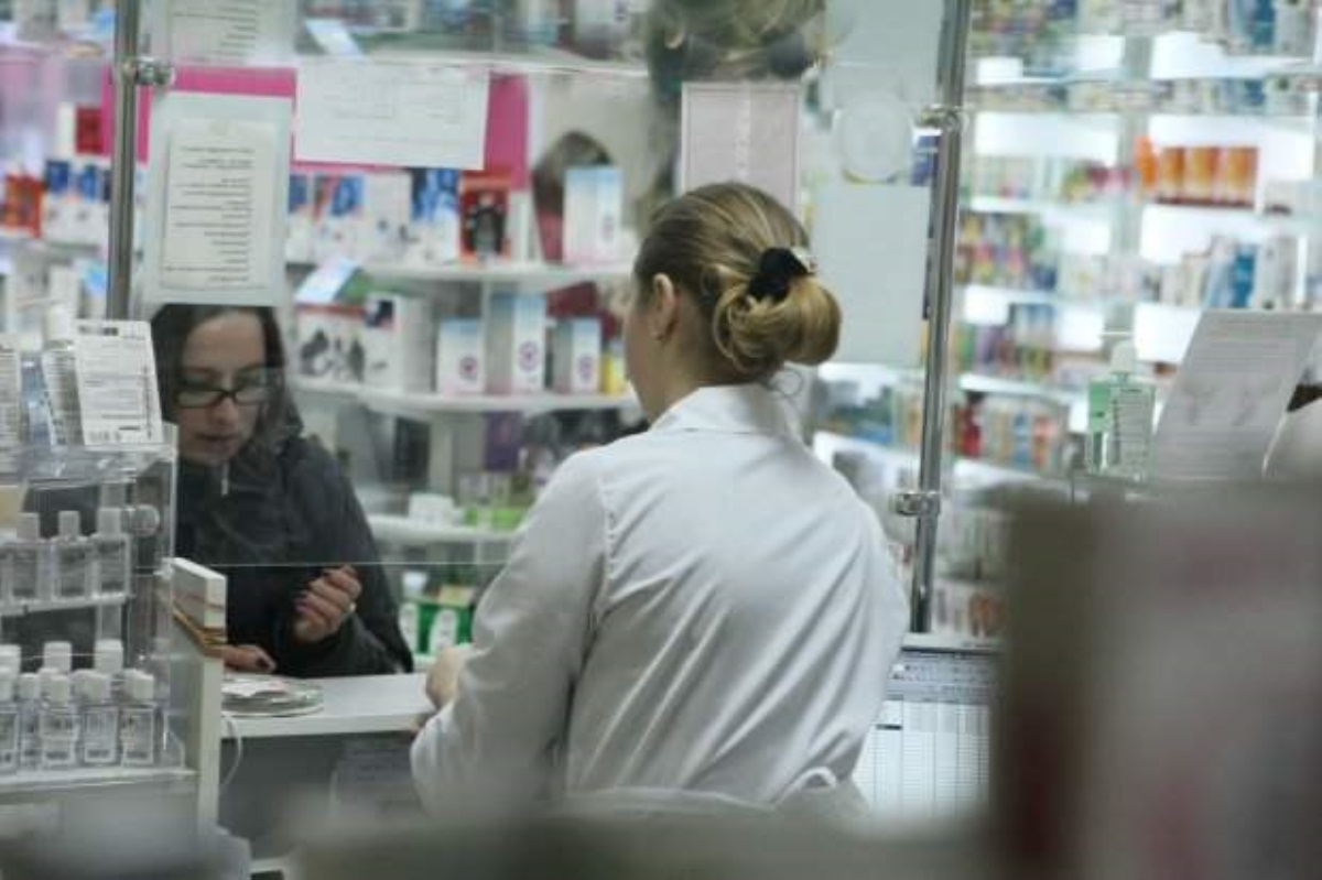 Шприцы, капельницы, БАДы, витамины: что еще исчезнет из украинских аптек