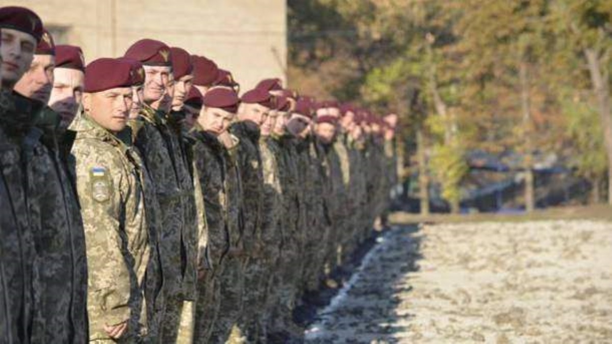 Порошенко рассказал, сколько десантников погибло в войне на Донбассе