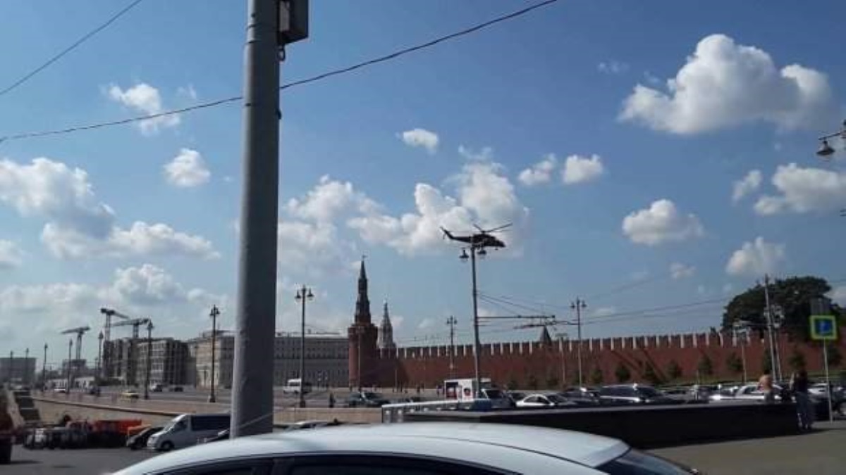 Загадочные вертолеты над Кремлем взбудоражили москвичей. Видео