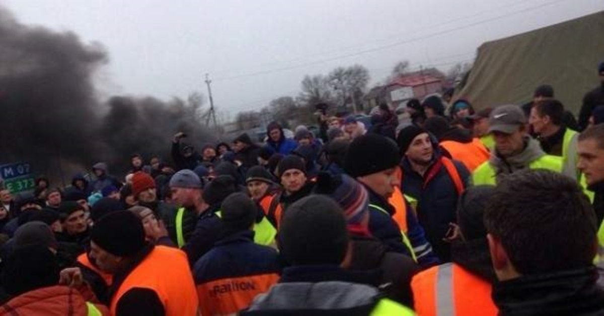 На границе произошли столкновения "евробляхеров" и водителей фур
