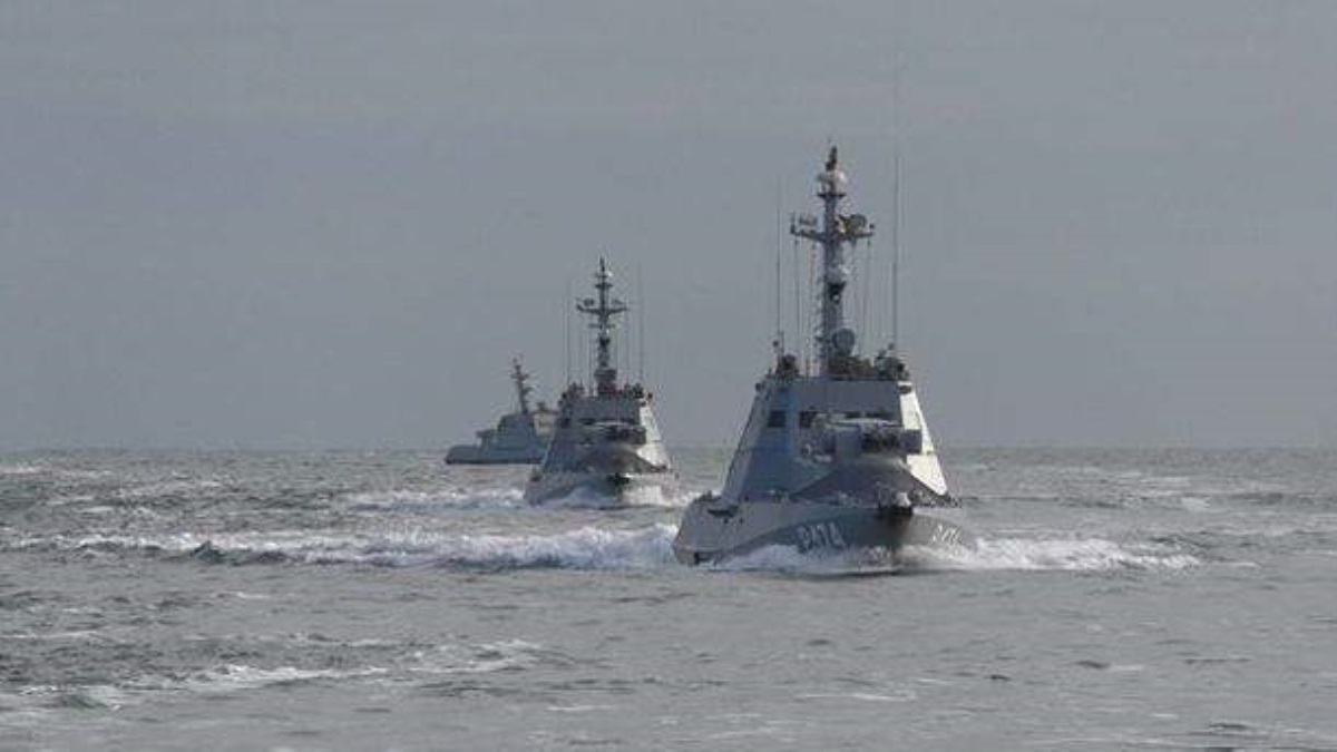 Столкновение в Азовском море: появилось фото обстрелянного катера ВМС Украины