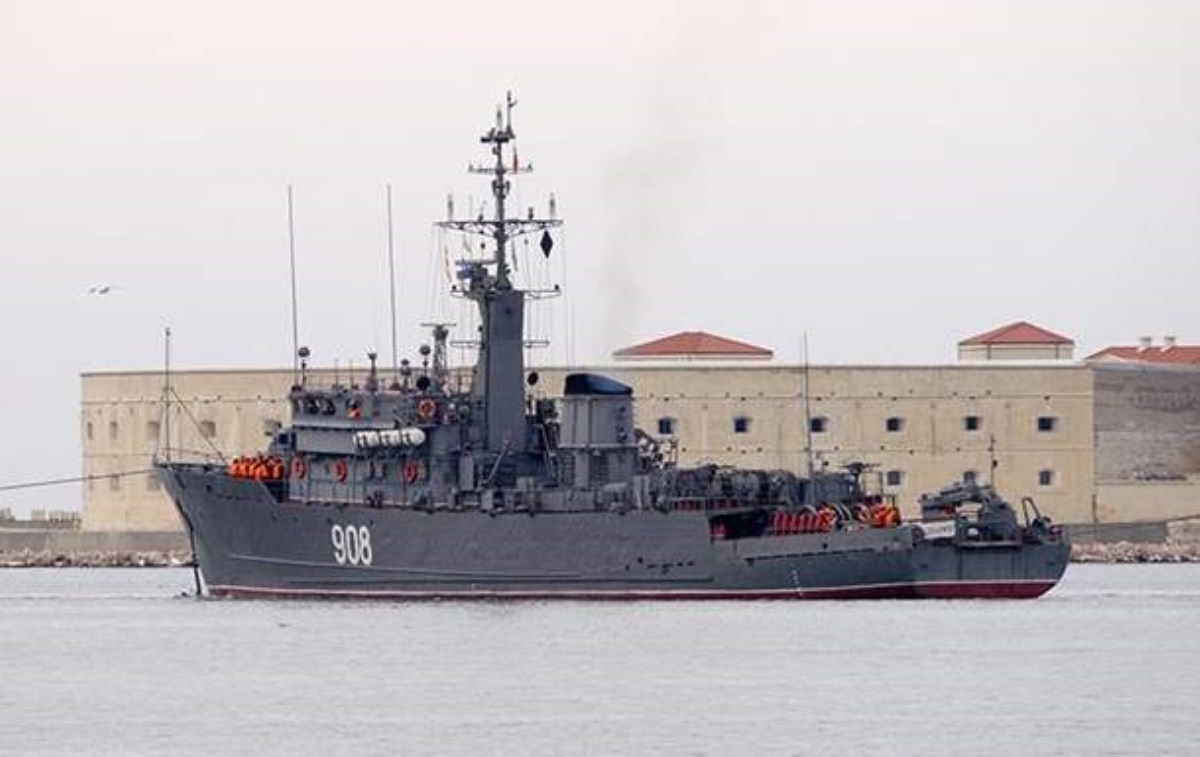 РФ направила боевой корабль в Азовское море