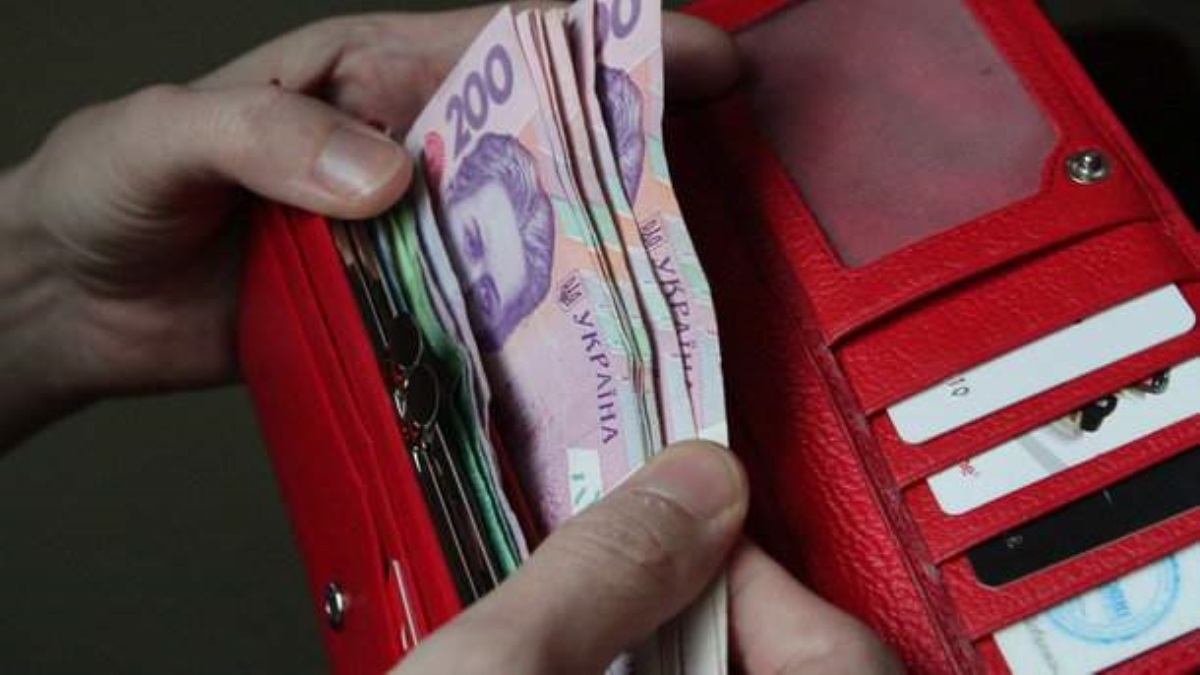 Зарплаты украинцев за год выросли на 14% – Госстат