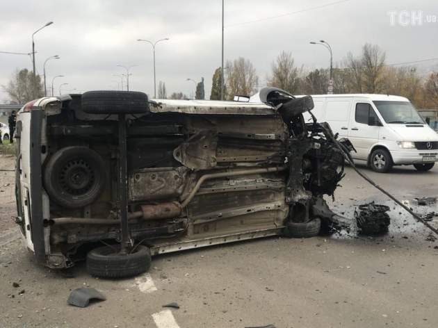 В Киеве авто влетело в пост полиции. Видео