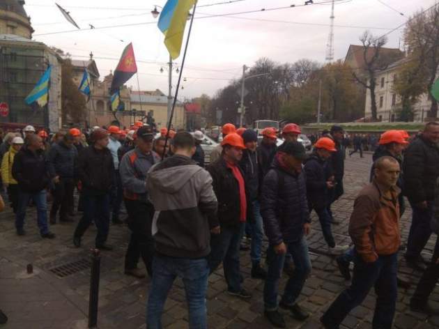 В центре Львова шахтеры требовали выплатить зарплату