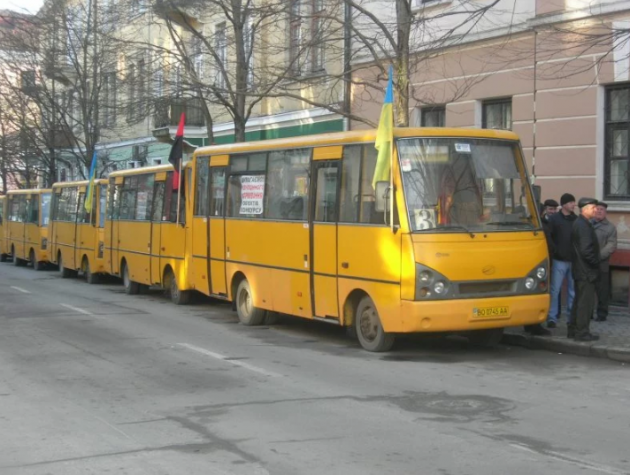В Тернополе водители маршруток отказались работать из-за снижения тарифов