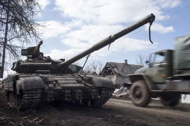 Боевики перебросили в Донецк танки и артиллерию