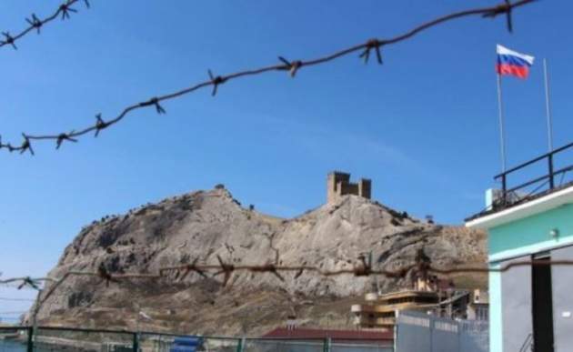 ''Шакалы! Дерибанят по-московски!'' Жители Крыма резко ополчились против оккупантов