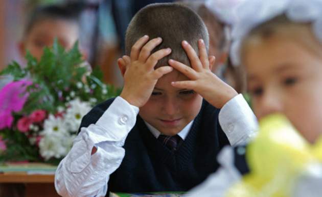 Школьников в Украине перестанут пускать на занятия: что случилось