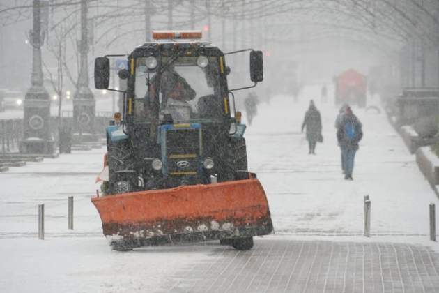 Все по расписанию: как транспортники справляются с первым снегом