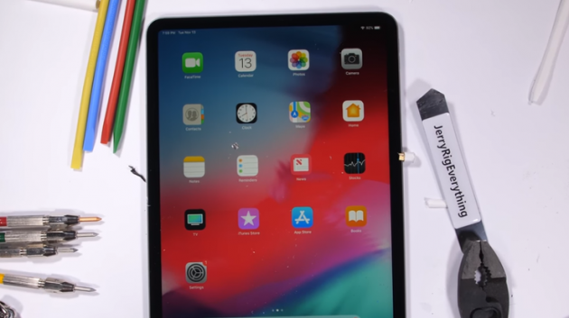 Новый iPad Pro можно сломать двумя руками