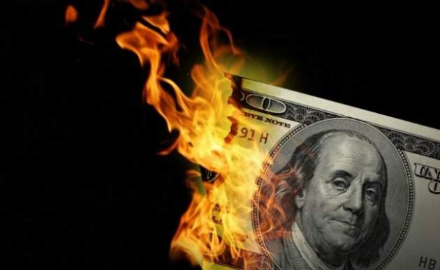 Доллар по 39 и обвал гривны: что будет с экономикой после введения военного положения