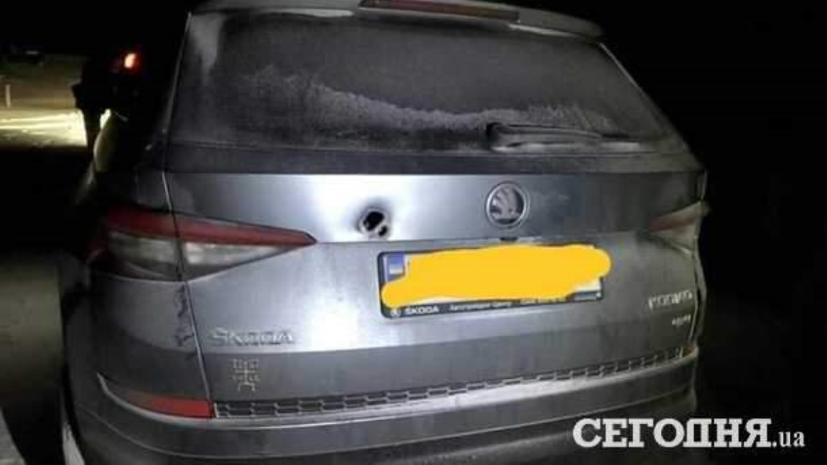 Появились фото обстрелянного автомобиля мэра Березани