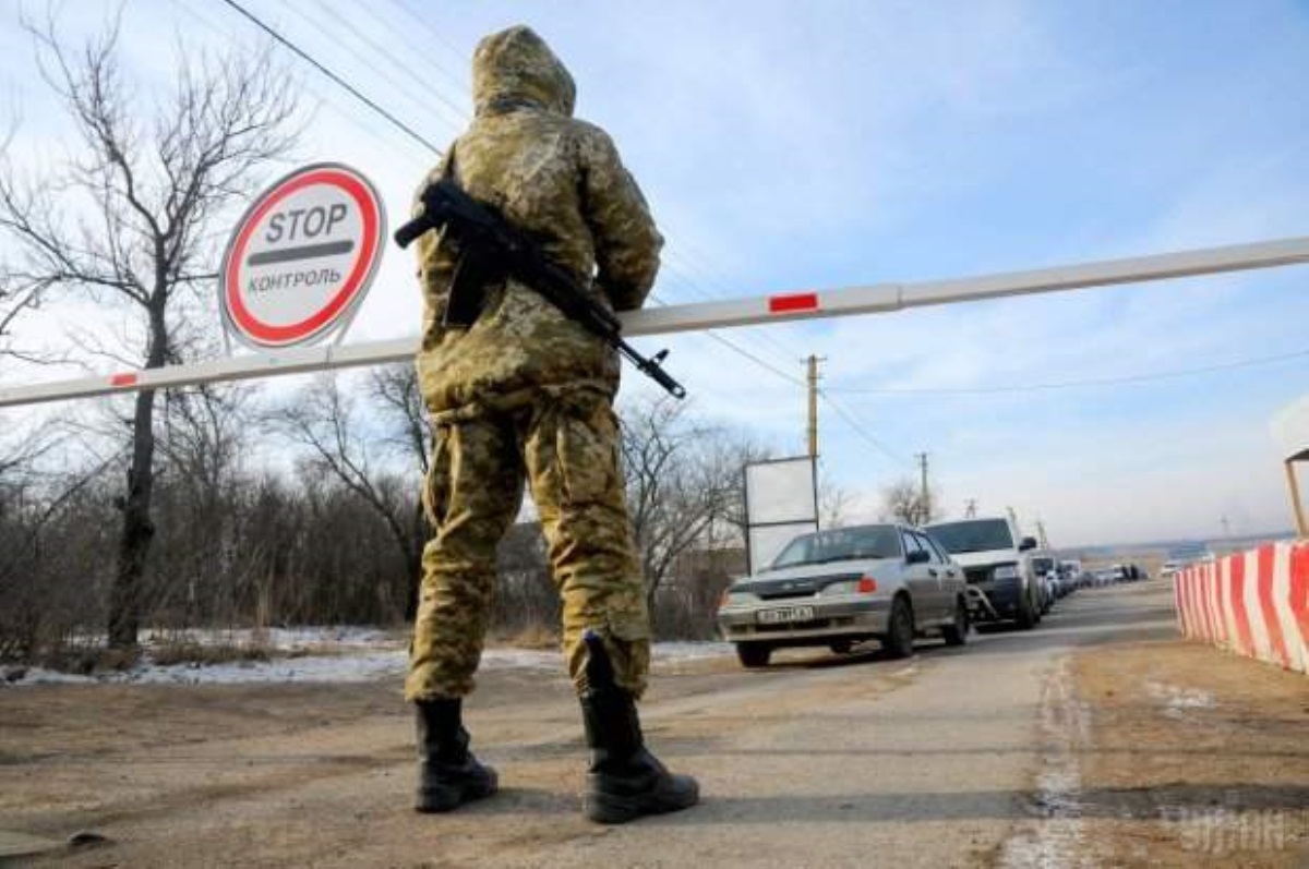 Въезды в Одессу контролируют люди с оружием