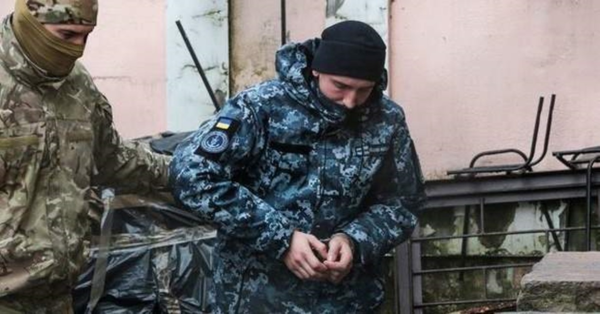 Пленным украинским морякам впервые дали возможность связаться с родными: подробности