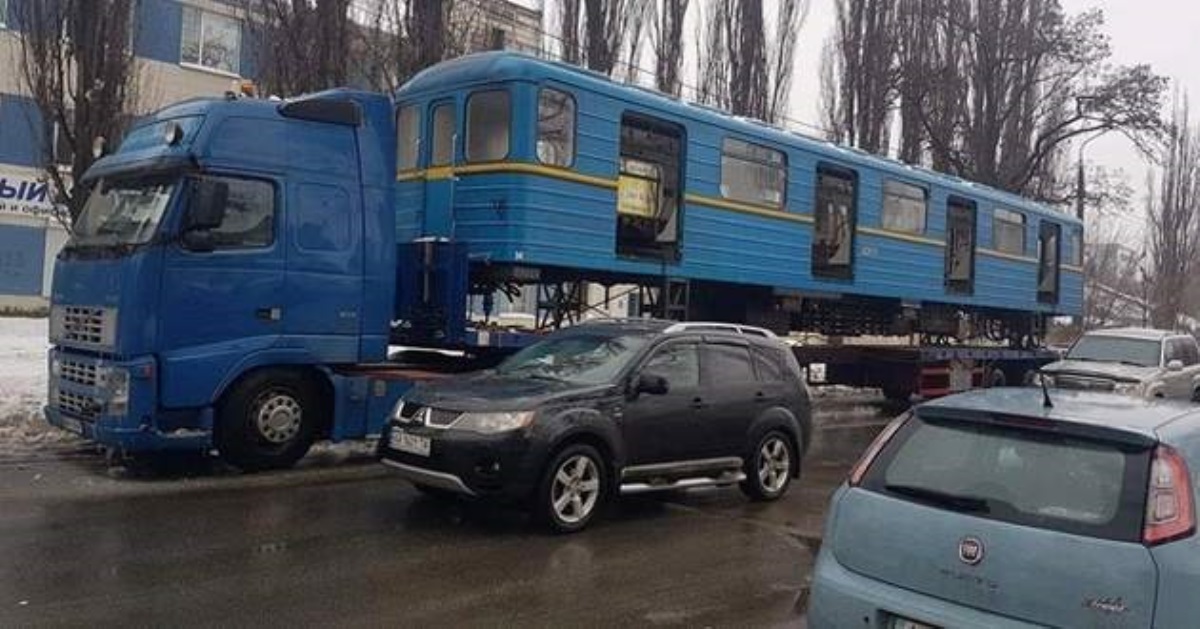 В Киеве начали строить жилье из старых вагонов метро