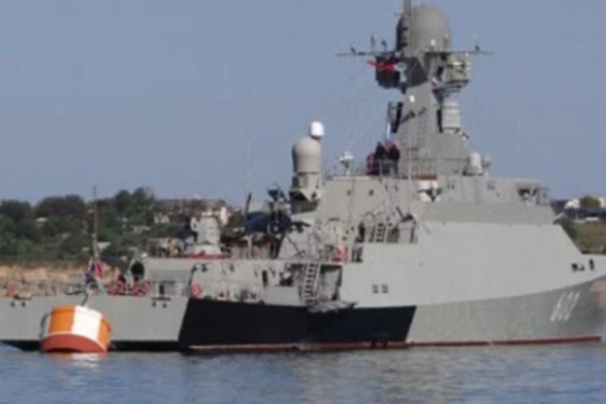 Оккупанты перебросили в Крым боевой корабль с ракетами