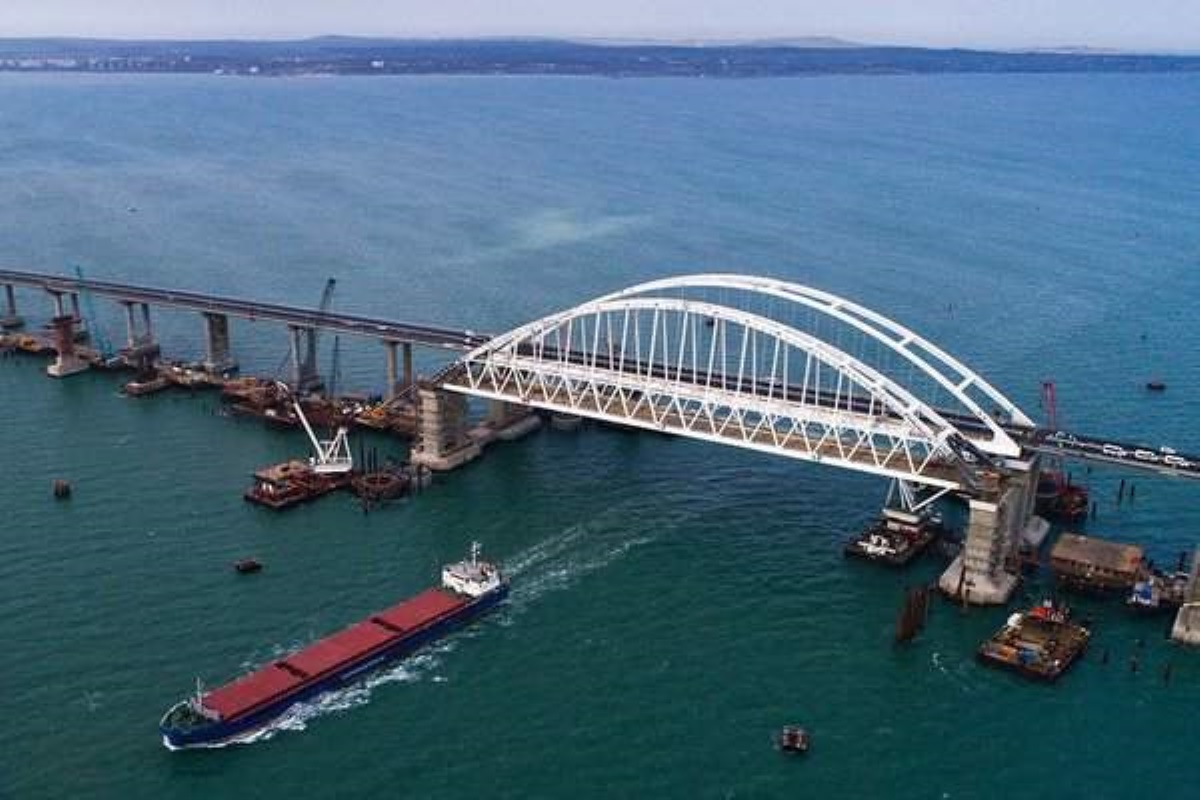 Россия вновь заблокировала суда в Керченском проливе