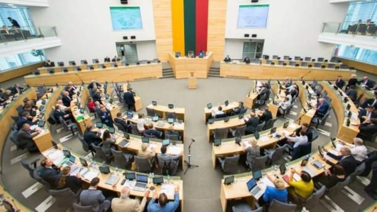 Отключить Россию от SWIFT: Литва приняла проукраинскую резолюцию с призывом к ЕС