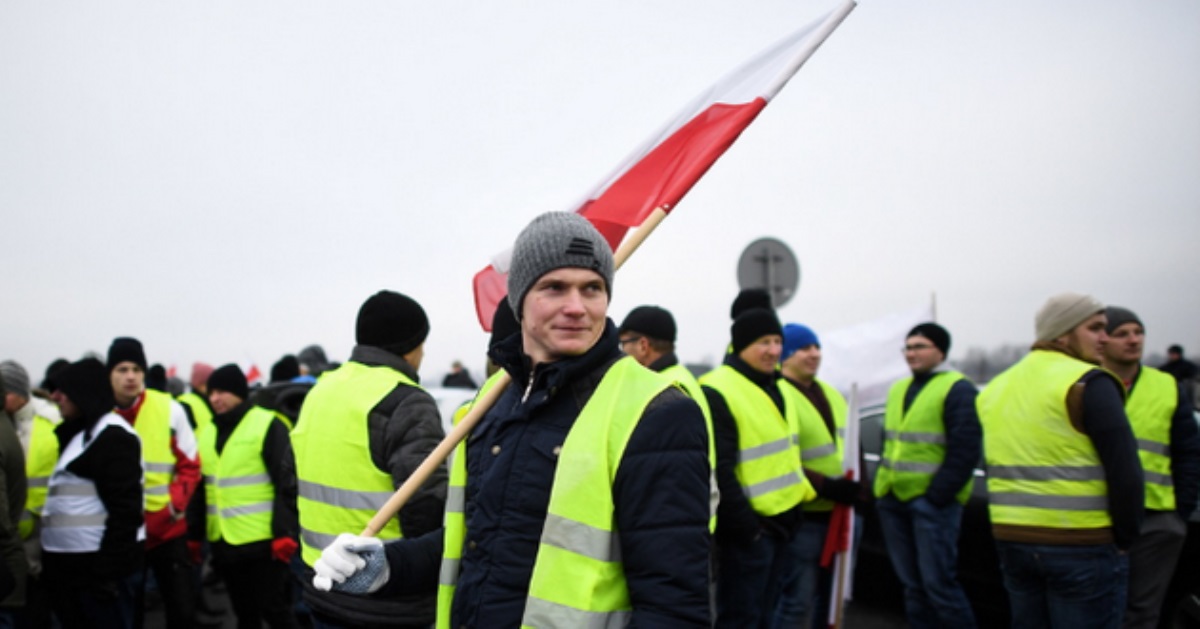 ''Желтые жилеты'' добрались до Польши: что требуют