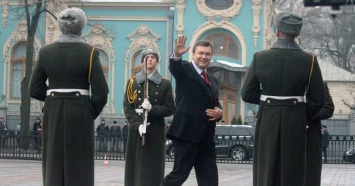 Украинец рассказал, как «мотал срок» Янукович: «Водку ему привозили в коробках»