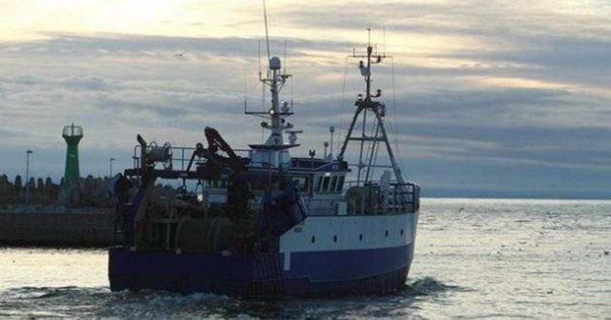 Корабль из Крыма терпит крушение в Черном море: появились кадры ЧП