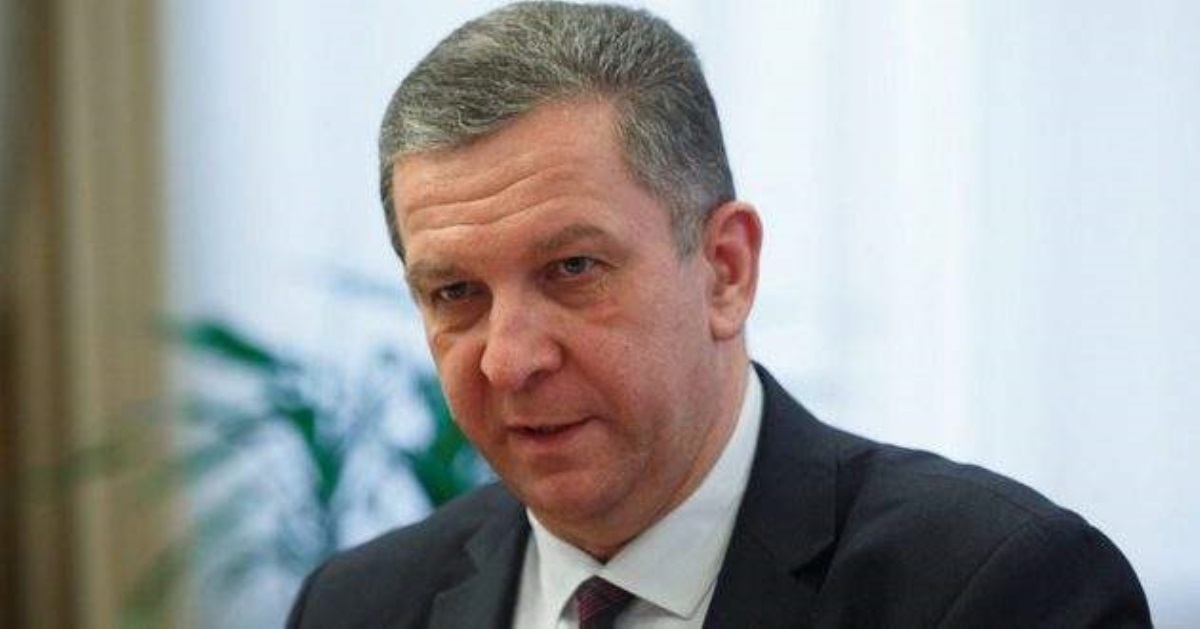 Министр Рева обещает лично трудоустроить каждого украинца