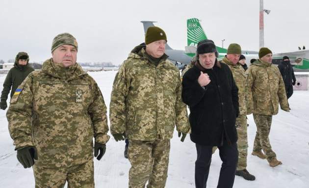Порошенко назвал количество российских военных на границах с Украиной