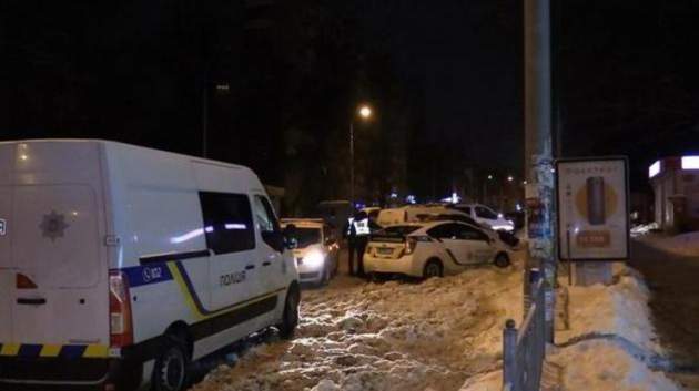 В Киеве мужчина зарубил двух женщин и выбросился из окна