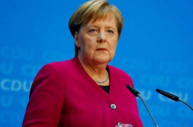 Меркель слагает с себя полномочия