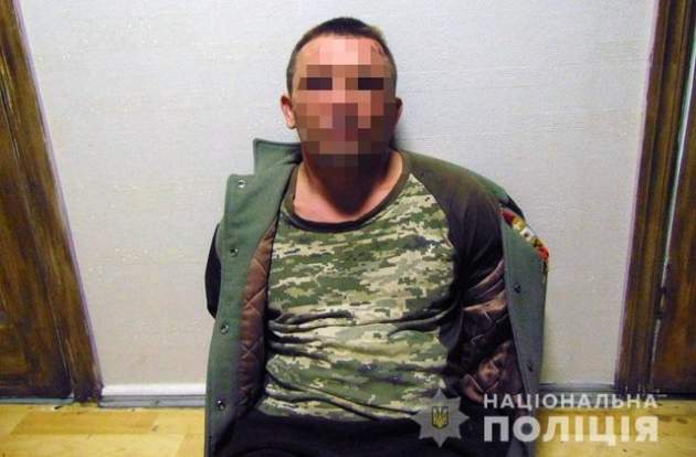 В киевском хостеле мужчина вонзил постояльцу нож в грудь