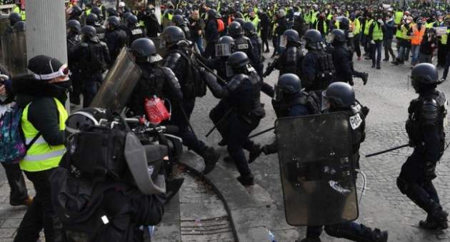 Журналист рассказал, кто стоит за протестами во Франции