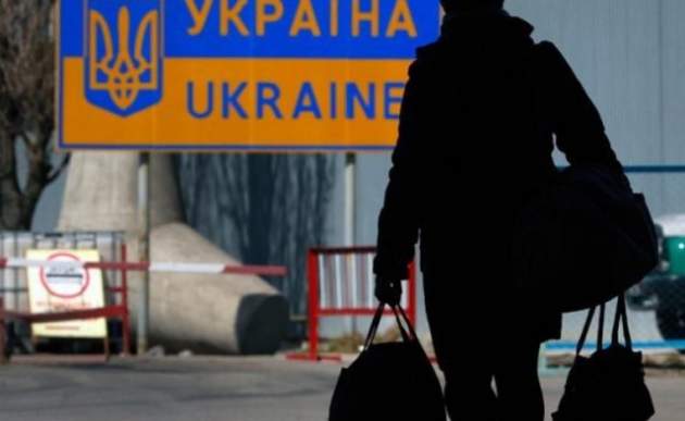 Украинские заробитчане столкнулись с новой бедой: «Не пускают назад»