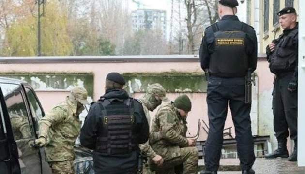 Оккупанты издеваются над украинским моряком в плену