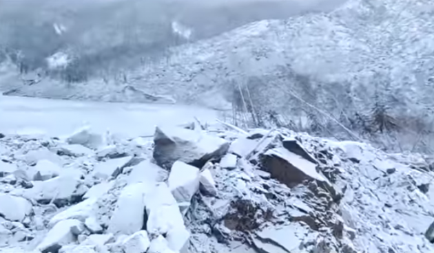 В России упавший метеорит перекрыл русло реки. Видео