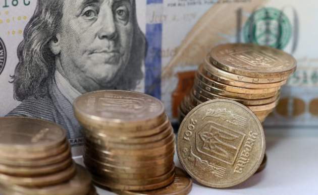 Доллар по 30, евро по 37: эксперты предрекли падение гривны в 2019 году
