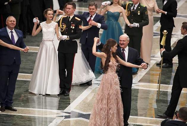 Лукашенко засветился с самой красивой девушкой Европы