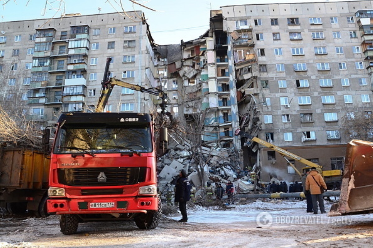В Магнитогорске под завалами нашли живым годовалого малыша