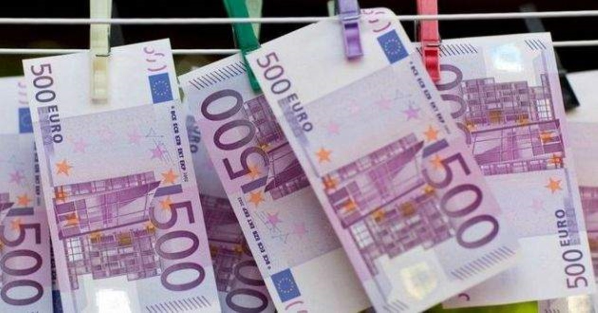 Украинцам посоветовали избавляться от крупных банкнот: могут взимать комиссию