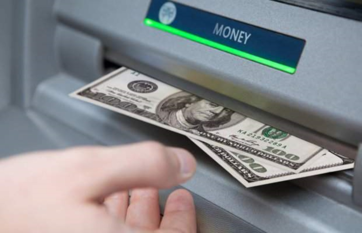 Обмен валют в банкомате: как работает система